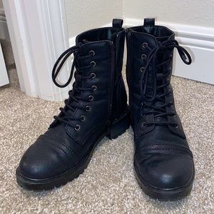 6 1/2 size black target boots never worn